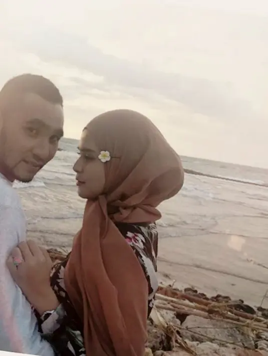 Sidang cerai perdana pernikahan Henry Baskoro Hendarso dan Rosmanizar mulai digelar Kamis (16/8). Bahkan, menurut pengacara Enji, Denny Karel sejak lama Enji ingin mengakhiri biduk rumah tangganya dengan Rosmizar. (Instagram/rosmanizar_baskoro)