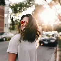 Model Rambut Sebahu untuk Wajah Bulat. (unsplash/Matthew Hamilton)