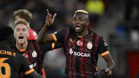 Victor Osimhen saat ini memperkuat Galatasaray. (JOHN THYS / AFP)