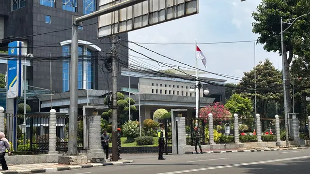 Kantor Kementerian Keuangan di Jalan Wahidin Raya masih dijaga oleh aparat gabungan. (Foto: Liputan6.com/Tira Santia)