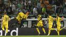 Borussia Dortmund berjaya di kandang Sporting CP, 2-1, dalam laga Grup F Liga Champions di Stadion Jose Alvalade, Lisbon, Rabu (19/10/2016) dini hari WIB. Pierre-Emerick Aubameyang mencetak gol pertama Dortmund. (AFP/Francisco Leong)