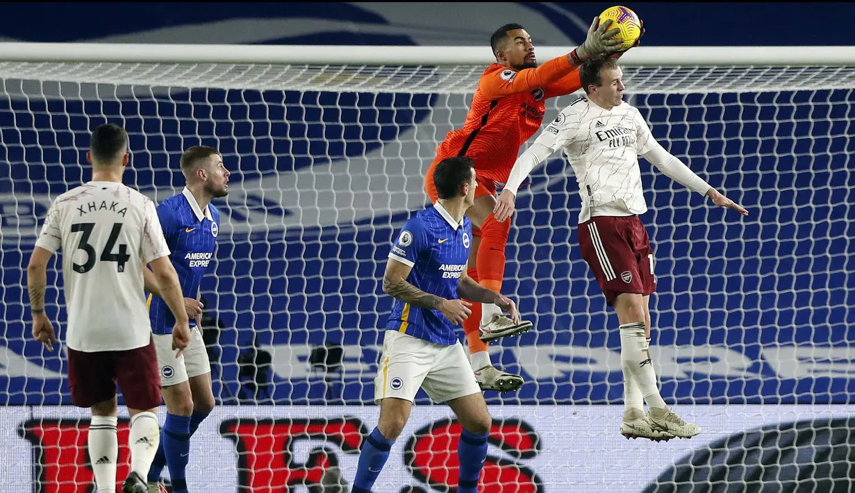 Robert Sanchez yang mengawal gawang Brighton & Hove Albion berhasil mencuri banyak perhatian musim lalu. Dari 27 pertandingan, ia sukses menciptakan 10 clean sheet. (Foto: AFP/Pool/Frank Augstein)