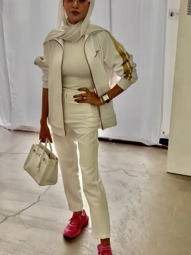 Sederet Gaya Artis Tampil Sport Athleisure dengan Mengenakan Sepatu Terbaru Onitsuka Tiger. [Anisha/Fimela]