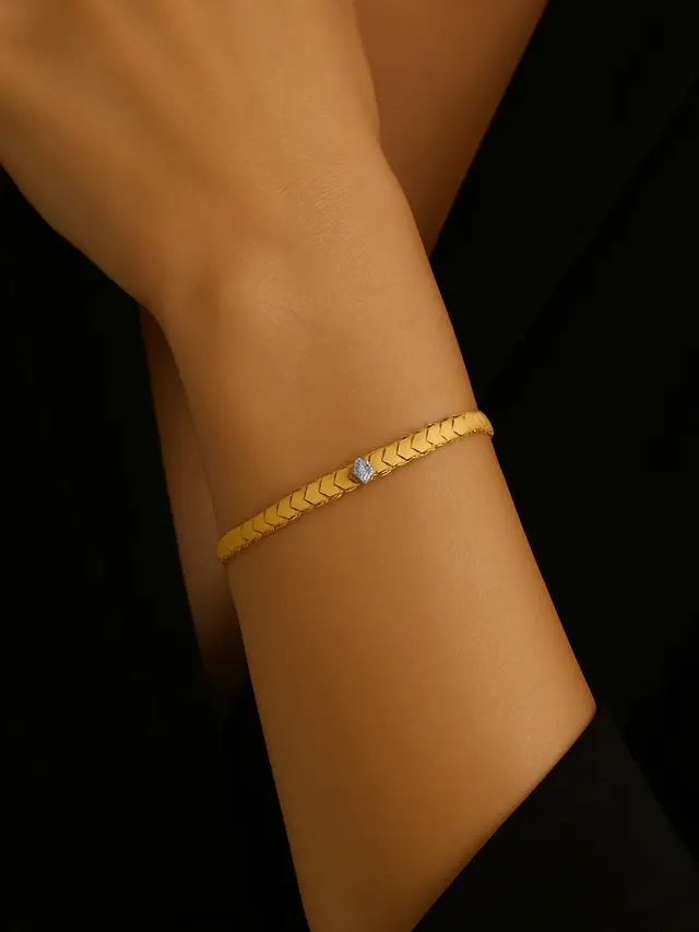 Pilihan Gelang Emas Lipan Kecil Tren Terbaru 2025