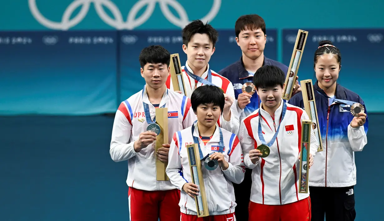 Stasiun televisi Korea Selatan telah berulang kali menayangkan video selfie tersebut, dengan banyak komentator yang merefleksikan pentingnya momen persatuan yang langka ini. (WANG Zhao / AFP)