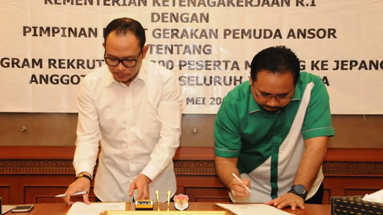 Kerjasama program pemagangan tersebut dilakukan dalam penandatanganan nota kesepahaman atau Memorandum of Understanding (MoU) oleh Menaker M. Hanif Dakhiri dengan Ketum GP Ansor Yaqut Cholil Qoumas di ruang kerja Menaker
