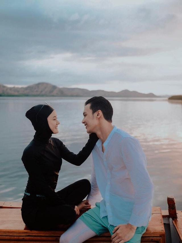 Dinda Hauw Hamil, Rey Mbayang Kecup Kening Istri Lalu Tulis Doa