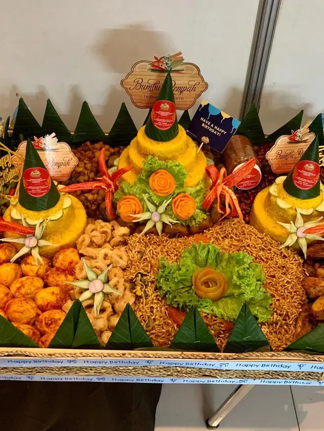 Momen Ulang Tahun Vicky Prasetyo yang Ke-37 Tahun, Dirayakan Dengan Potong Tumpeng. (Sumber: Instagram/kalinaocktaranny)