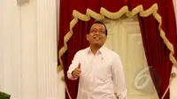 Mensesneg Pratikno memberikan keterangan terkait keputusan Presiden Jokowi yang mengajukan Komjen Pol Badrodin Haiti sebagai calon baru Kapolri menggantikan Komjen Pol Budi Gunawan di Istana Merdeka, Jakarta, Rabu (18/2/2015). (Liputan6.com/Faizal Fanani)