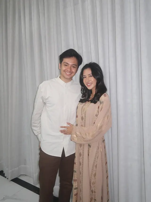 Gaya Angga Yunanda dan Shenina Cinnamon di Lebaran Perdana sebagai Pasutri, Simple tapi Elegan