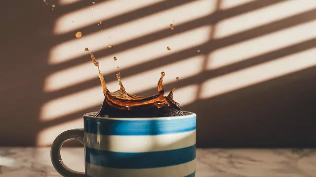 Ilustrasi minum kopi