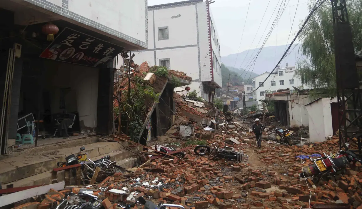 Gempa berkekuatan 6,3 SR mengguncang wilayah barat daya Provinsi Yunan, China, Minggu (3/8/14) waktu setempat. (REUTERS/China Daily)