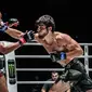 Dzhabir Dzhabrailov menjatuhkan Eduardo Freitas pada detik 20 ronde pertama (dok. ONE Championship)