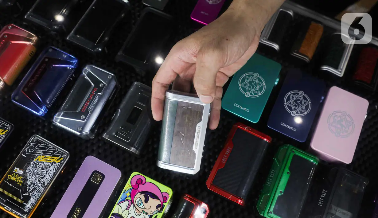Pelarangan ini diterbitkan atas dasar temuan WHO yang menemukan bukti bahwa rokok elektrik memiliki resiko buruk bagi kesehatan masyarakat. (Liputan6.com/Faizal Fanani)