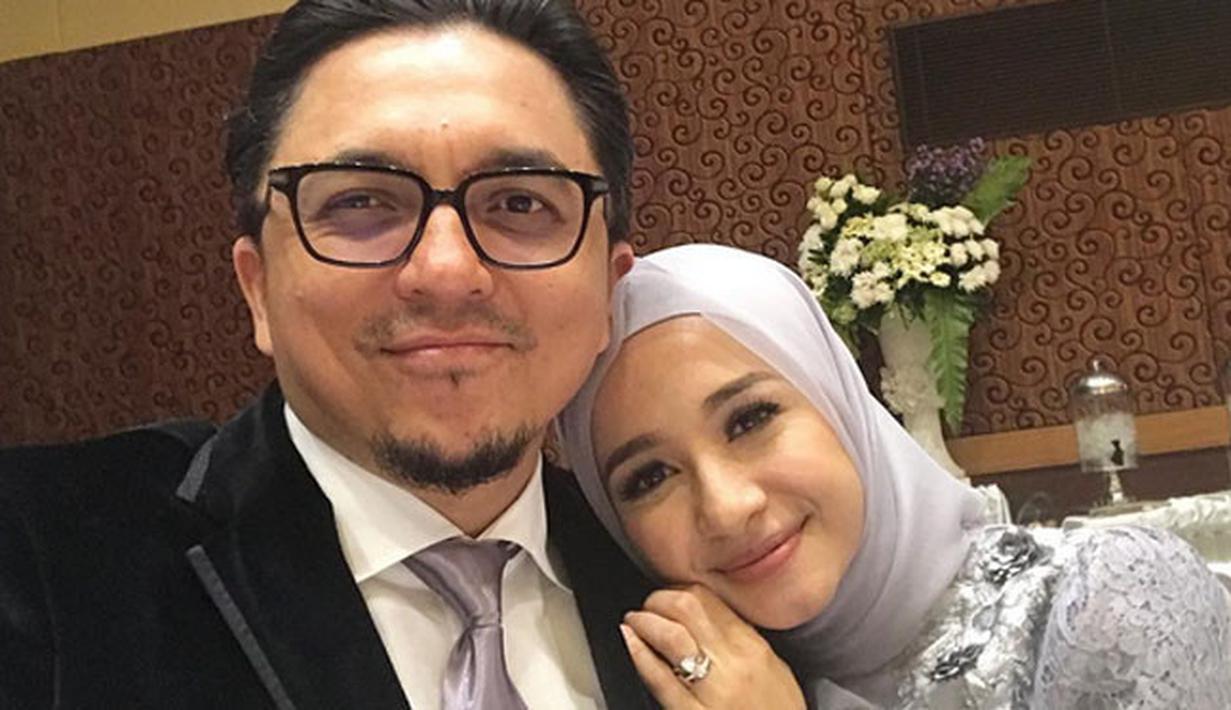  Pulang  Kampung Laudya Cynthia Bella dan Engku Emran Gelar 