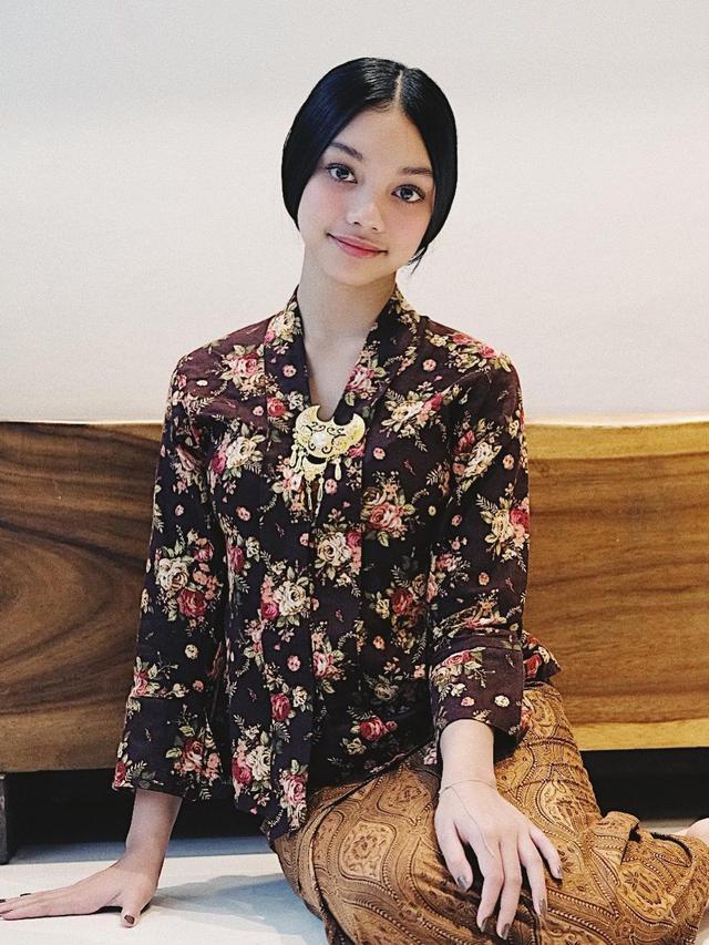 8 Gaya Artis Pakai Kebaya Floral yang Bisa Jadi Inspirasi untuk 17-an, dari Syifa Hadju, Beby Tsabina, hingga Andien Aisyah