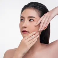Ingin kulit lebih kencang, cerah, dan segar tanpa perawatan mahal? Temukan 5 makanan diet anti-aging yang bisa kamu konsumsi setiap hari, praktis, sehat, dan bikin awet muda dari dalam! (Foto dok: Freepik/jcomp).