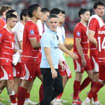 Ekspresi pelatih Timnas Indonesia, John Herdman (tengah) usai laga final FIFA Series 2026 melawan Bulgaria di Stadion Utama Gelora Bung Karno (SUGBK), Jakarta, Senin (30/3/2026) malam WIB. Timnas Indonesia gagal menjuarai FIFA Series 2026. (Bola.com/M. Iqbal Ichsan)