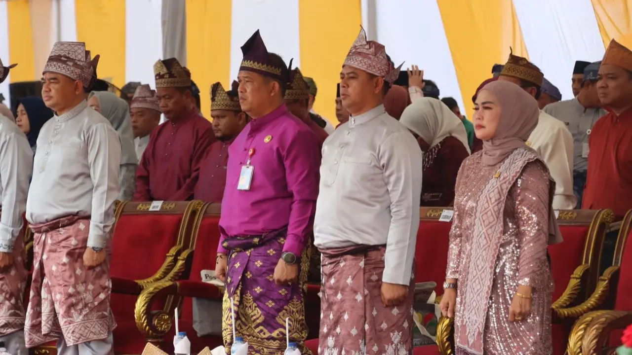Kapolres Rokan Hulu AKBP Budi Setiyono menghadiri apel peringatan HUT Rohil.