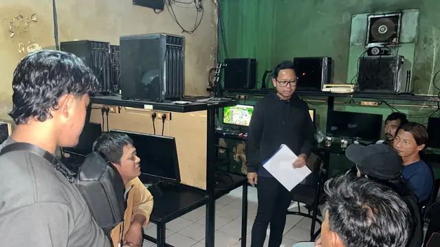 Polda Jateng menggerebek Warnet Strix Cyber Arena. (istimewa).