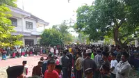 Ribuan orang menghadiri acara maulid nabi di rumah haji Holkin