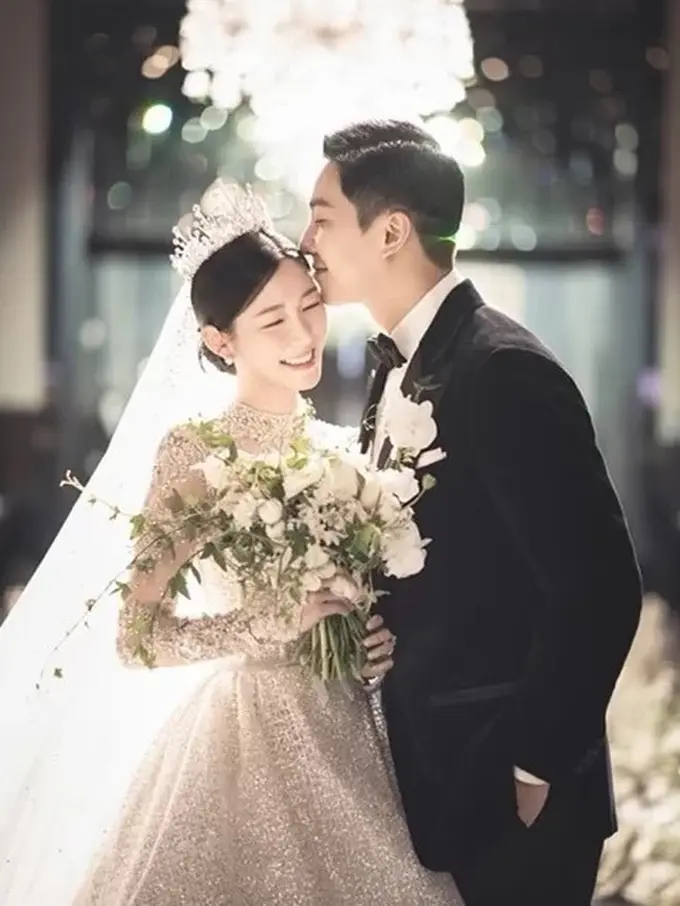 Pesona Lee Da In menikah dengan Lee Seung Gi