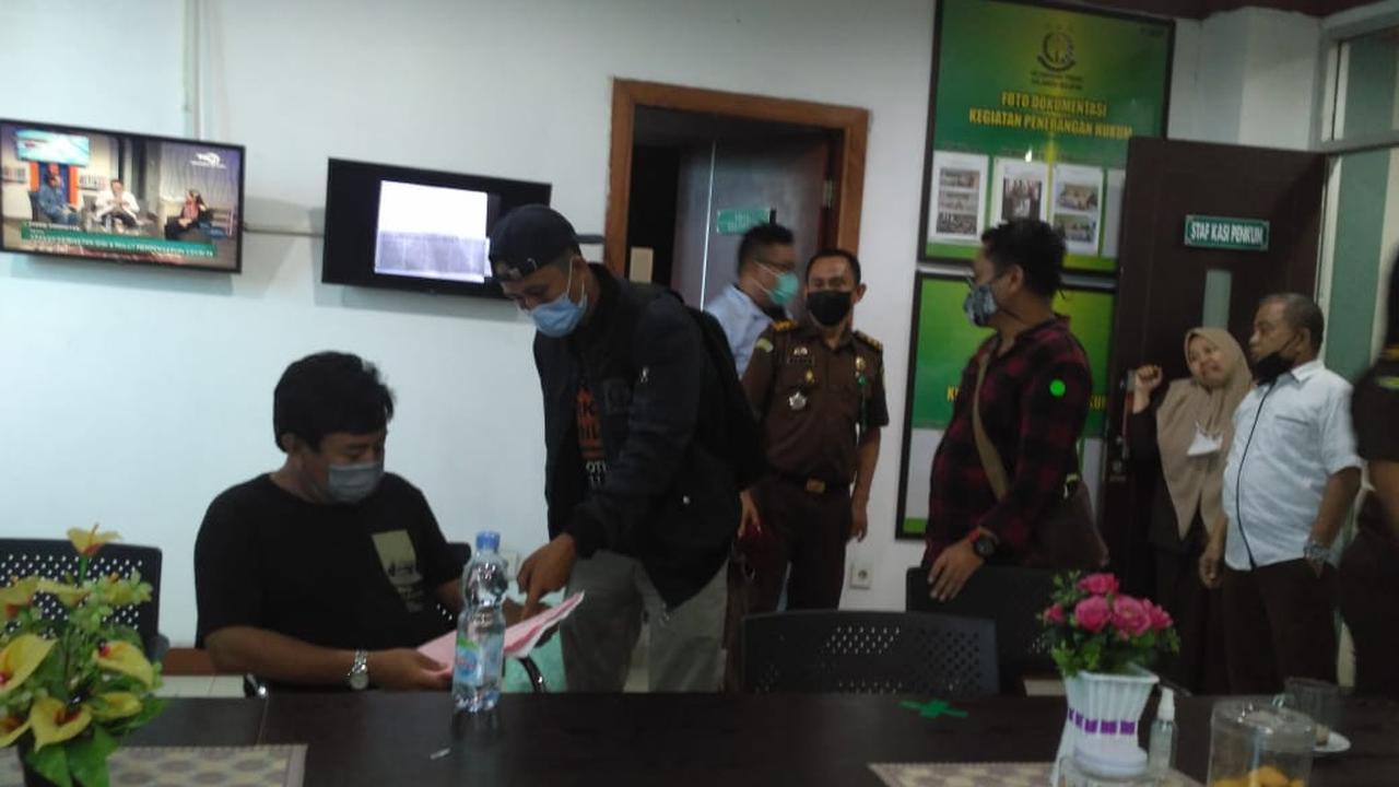 Tim Tabur Kejati Sulsel akhirnya berhasil menangkap buron kasus tipikor pengadaan kapal penangkap ikan 30 GT di Kabupaten Bulukumba, Arifuddin (Liputan6.com/ Eka Hakim)