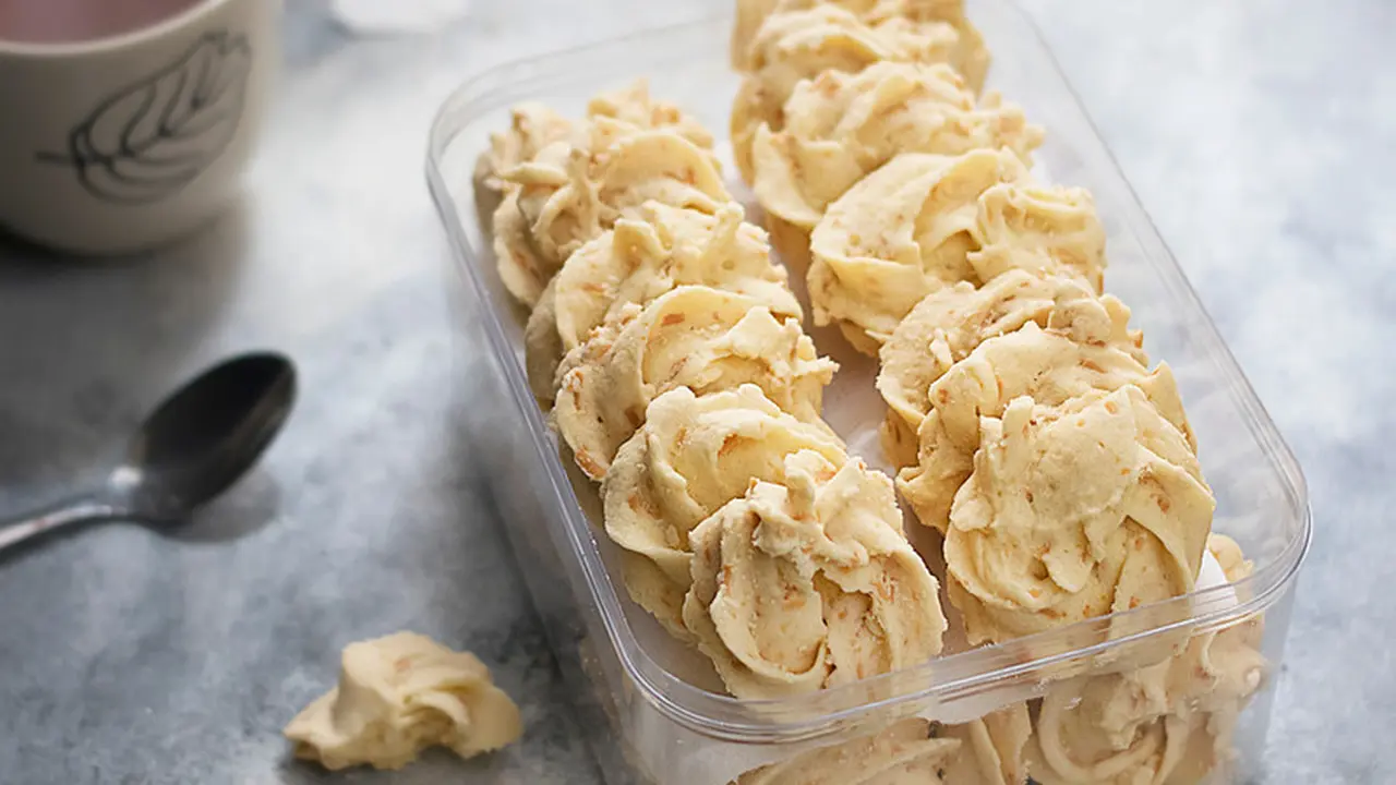 kue semprit sagu