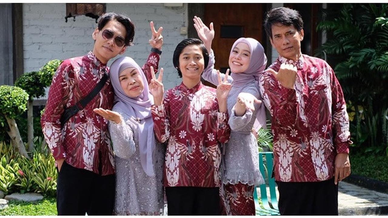 Jarang Tersorot, Ini 6 Momen Kebersamaan Lesty Kejora dan Keluarga