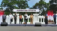 Presiden Joko Widodo atau Jokowi meresmikan Jembatan Otto Iskandar Dinata di Kota Bogor, Jawa Barat, Selasa (19/12/2023). (Lizsa Egeham/Liputan6.com).