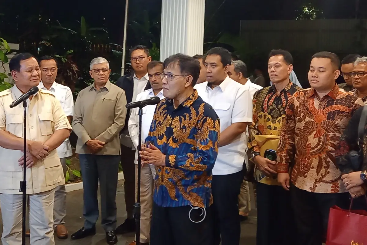 Politikus PDI Perjuangan (PDIP) Budiman Sudjatmiko menemui Ketua Umum Partai Gerindra Prabowo Subianto