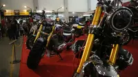 Sejumlah motor beradu gaya di acara Kustomfest 2018 yang digelar di Jogja Expo Center, Yogyakarta, 6-7 Oktober 2018. (Herdi Muhardi)