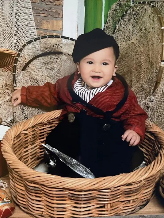 Ukkasya anak Zaskia Sungkar dan Irwansyah (zaskiasungkar15)