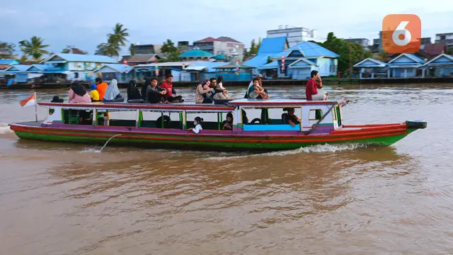 Susur Sungai Martapura kota Banjarmasin Kalimantan Selatan Kalsel Menggunakan Kelotok
