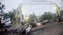 Tampak beragam kendaraan yang rusak dibakar di luar stadion yang bertempat di Kabupaten Malang itu. (AFP/Putri)