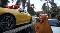 Beli Mobil Seharga Rp 1,8 Miliar Untuk Ayah, Ini 5 Potret Kendaraan Mewah Ria Ricis (sumber: YouTube Ria Ricis)