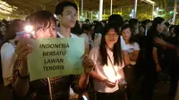 Aksi 1000 lilin untuk korban bom gereja di Surabaya. (Liputan6.com/Reza Efendi)