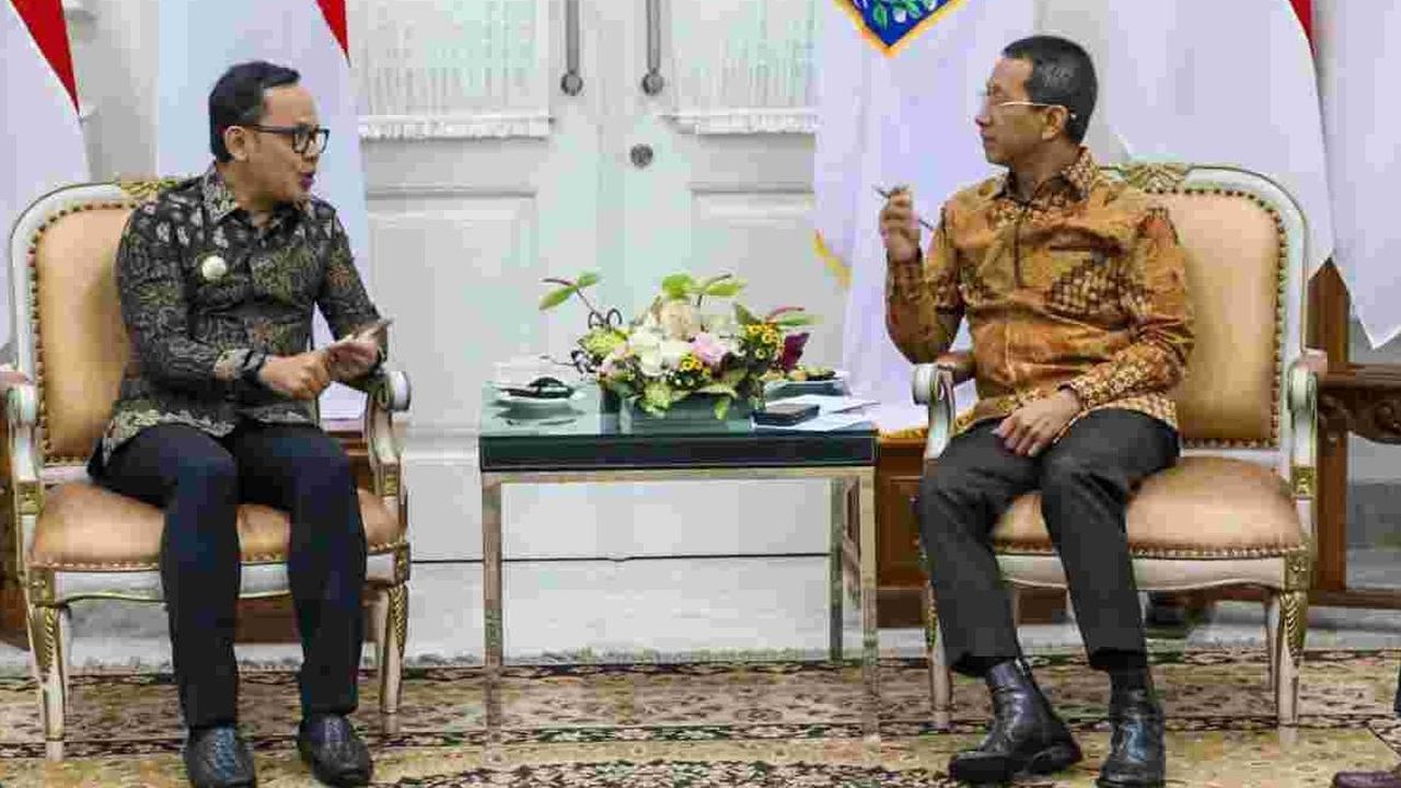 Pj Gubernur DKI Jakarta Heru Budi Hartono bertemu dengan Wali Kota Bogor Bima Arya Sugiarto di Balai Kota.