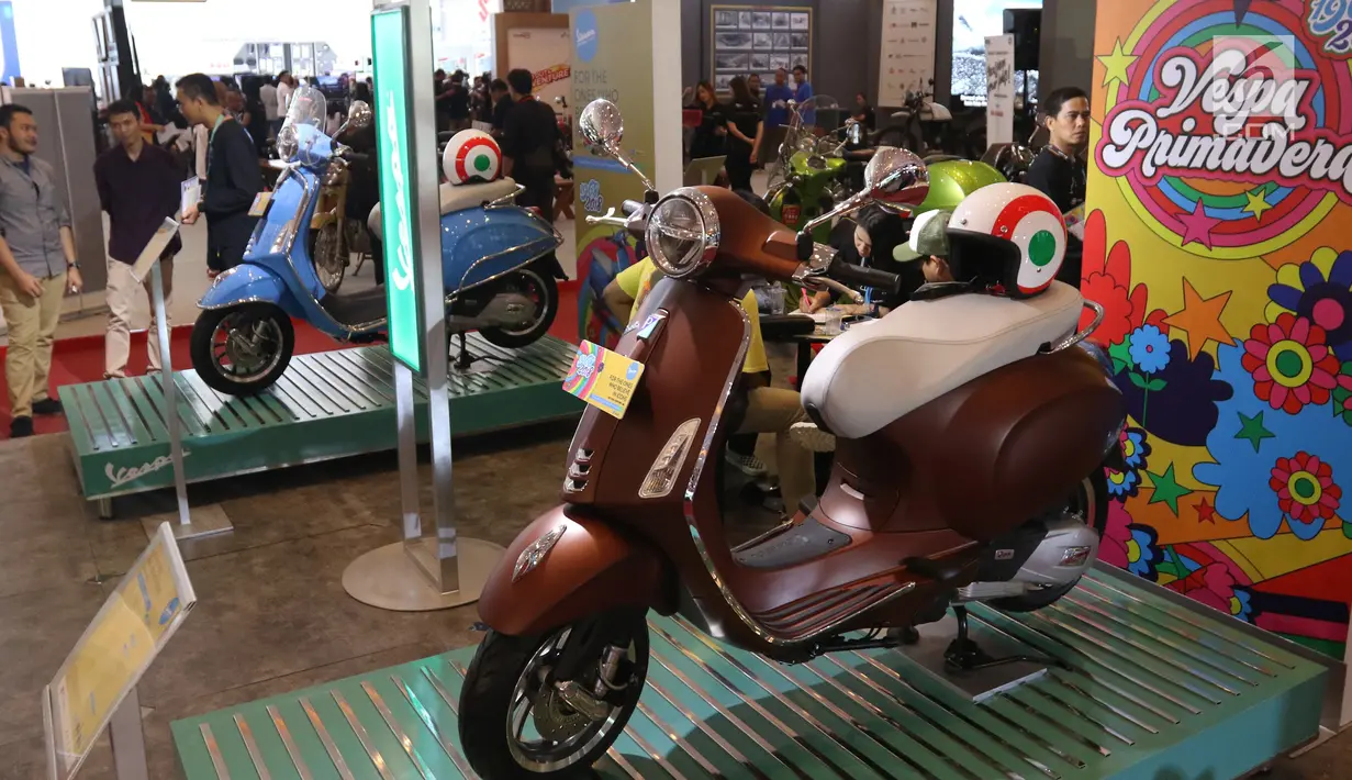 Motor dipamerkan dalam Indonesia Motorcycle Show (IMOS) 2018 di JCC, Jakarta, Rabu (31/10). Pameran ini ditargetkan menjadi barometer bagi para pelaku industri, komunitas sepeda motor, dan konsumen. (Liputan6.com/Angga Yuniar)