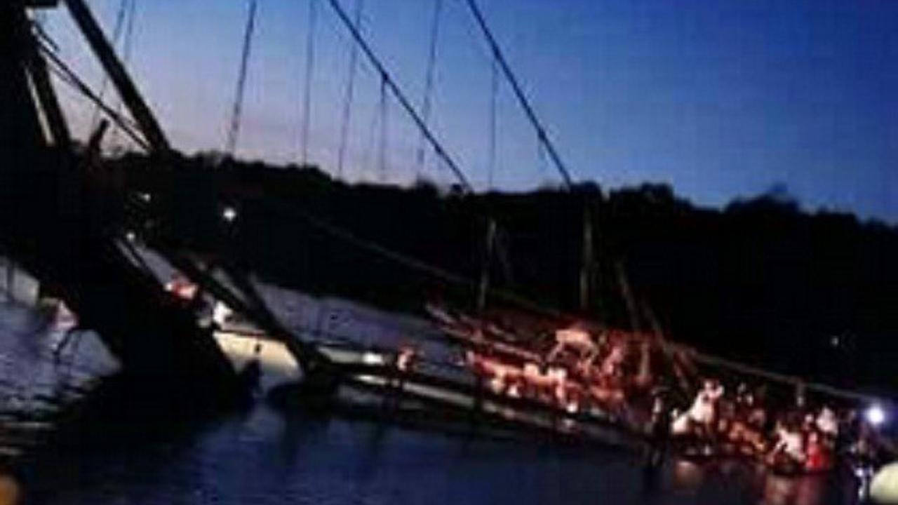 Jembatan Putus di Bali