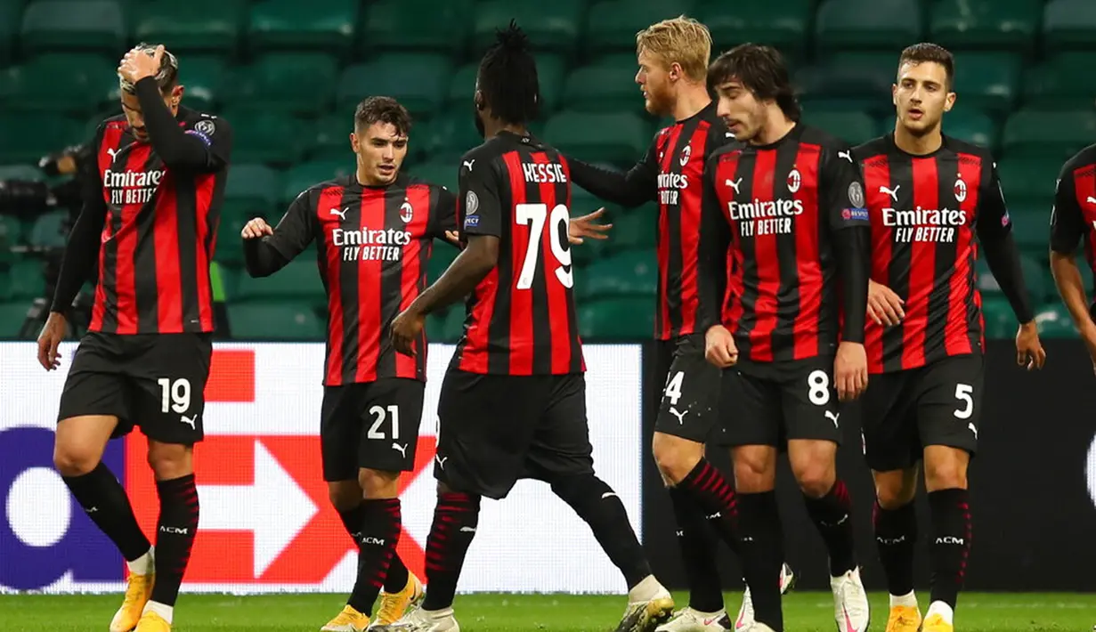 Pemain AC Milan Brahim Diaz (21) merayakan bersama rekan setimnya usai mencetak gol ke gawang Celtic pada pertandingan leg pertama Grup H Liga Europa di Celtic Park, Glasgow, Skotlandia, Kamis (22/10/2020). AC Milan menang 3-1. (Jane Barlow/Pool via AP)
