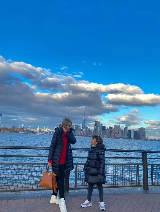 Ayu Ting Ting dan Bilqis Liburan di Amerika (Instagram/ayutingting92)