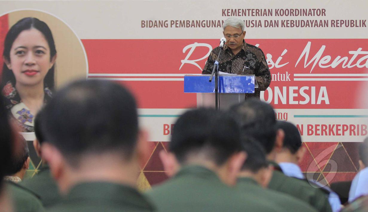 Ketua Yayasan Pendidikan Karakter Bangsa Astahanas memberikan pidato saat acara Diklat Revolusi Mental di Kantor Kemenko PMK, Jakarta, Kamis (30/4/2015). (Liputan6.com/Helmi Afandi)