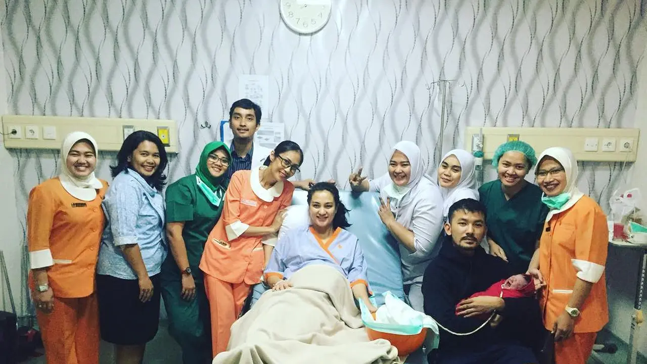 Atiqah Hasiholan dan Rio Dewanto