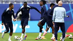 Dengan skuad yang juga berkualitas, Prancis belum mampu menunjukkan permainan terbaik mereka. (FRANCK FIFE / AFP)