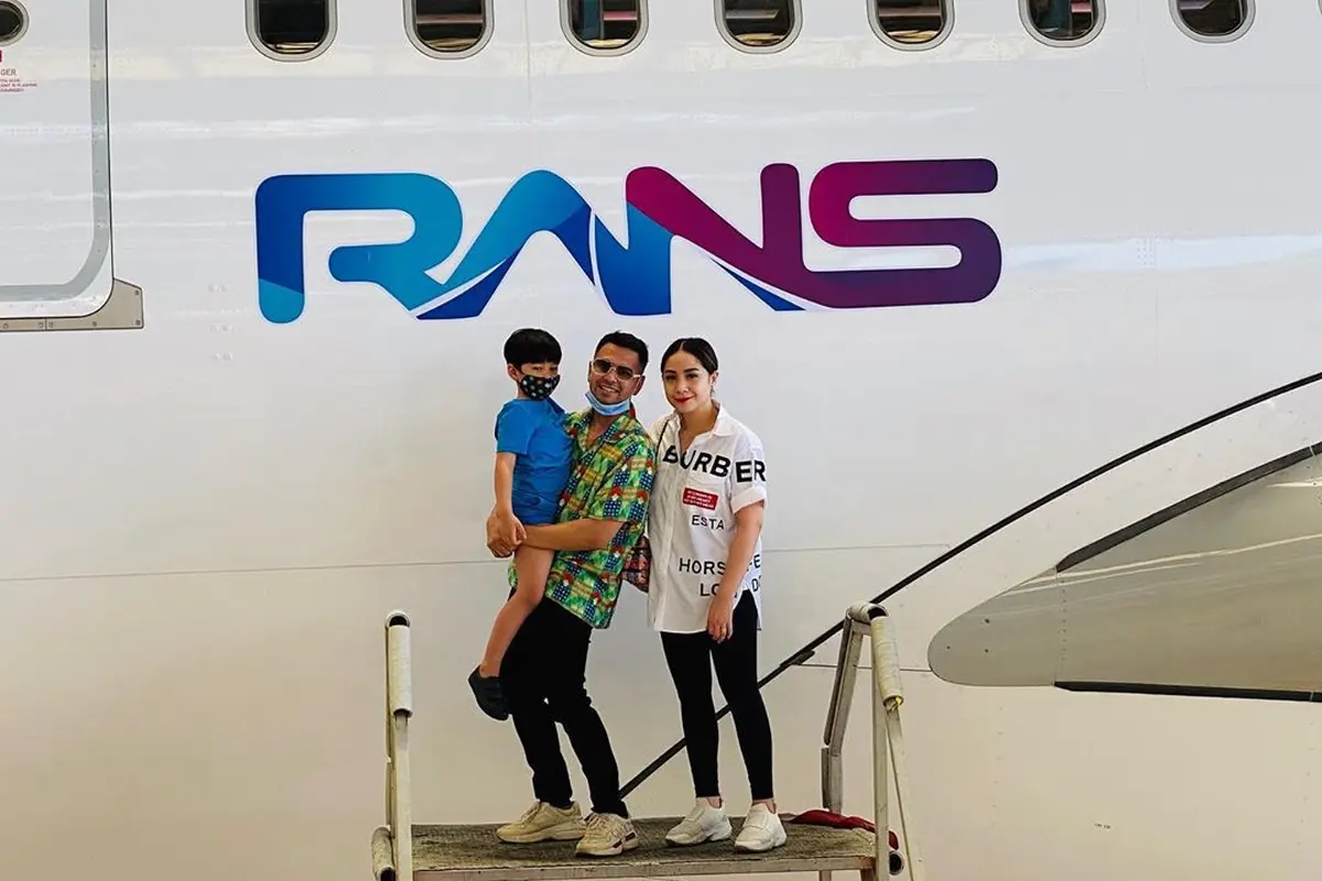 Kerjasama dengan Garuda Indonesia, Ini 6 Momen Raffi dan Nagita Perlihatkan Logo RANS