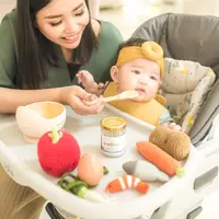 Margenie Winarti, Miss Earth Indonesia & Miss Grand Indonesia 2014) dan putri nya Clara.