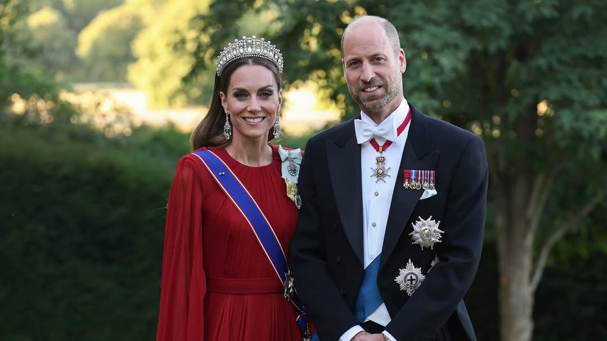 Diplomasi Mode, Alasan Kate Middleton Kenakan Gaun Merah Saat Menjamu Presiden Prancis
