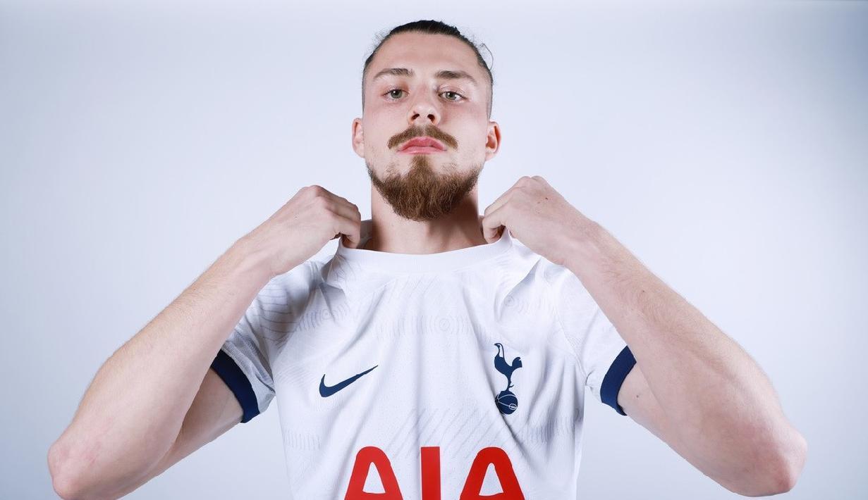 Bursa transfer pemain musim dingin 2023/2024 di liga top Eropa, termasuk di Liga Inggris telah resmi ditutup pada 1 Februari lalu setelah berlangsung selama satu bulan. Beberapa perpindahan pemain telah terjadi di Liga Inggris yang digunakan sebagian klub untuk memperkuat skuad mereka secara instan untuk mengarungi sisa musim ini. Berikut daftar 5 besar transfer termahal di Liga Inggris pada bursa transfer pemain musim dingin 2023/2024. (tottenhamhotspur.com)