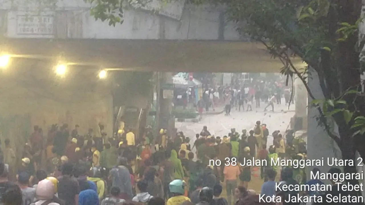 Tawuran antar warga kembali terjadi di kawasan Manggarai, Jakarta Selatan, pada Selasa (6/5/2025) sore.